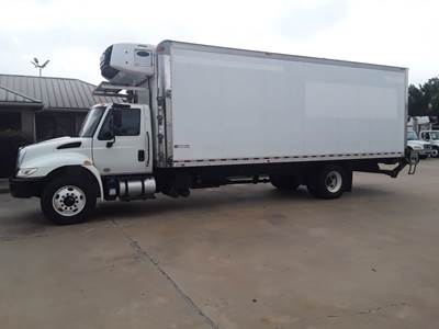 International 4300 26 ft Refrigerated Truck - 240HP, 6 Speed Automatic, Liftgate