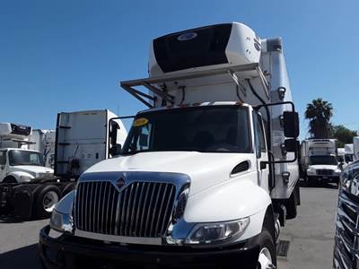 International 4300 26 ft Refrigerated Truck - 6 Speed Automatic, Liftgate