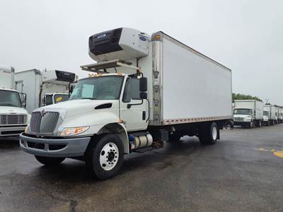International 4300 26 ft Refrigerated Truck - 240HP, 6 Speed Automatic, Liftgate
