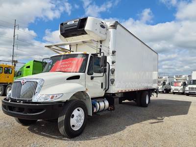 International 4300 26 ft Refrigerated Truck - 240HP, 6 Speed Automatic, Liftgate