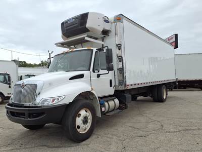 International 4300 26 ft Refrigerated Truck - 240HP, 6 Speed Automatic, Liftgate