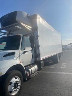 International 4300 26 ft Refrigerated Truck - 250HP, 6 Speed Automatic, Liftgate