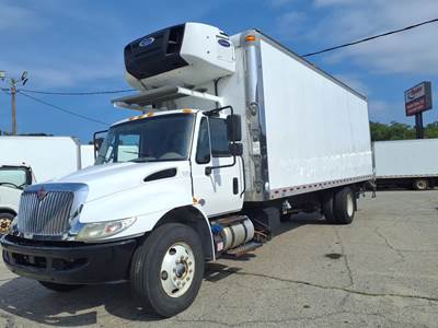 International 4300 26 ft Refrigerated Truck - 250HP, 6 Speed Automatic, Liftgate