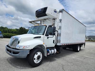 International 4300 26 ft Refrigerated Truck - 240HP, 6 Speed Automatic, Liftgate