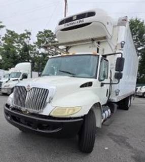 International 4300 26 ft Refrigerated Truck - 250HP, 6 Speed Automatic, Liftgate