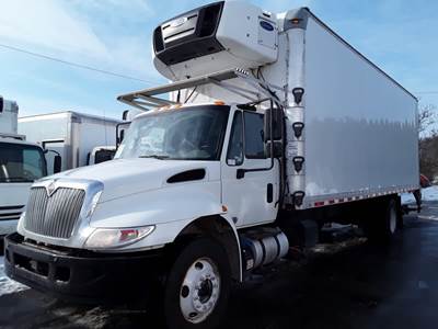 International 4300 26 ft Refrigerated Truck - 240HP, 6 Speed Automatic, Liftgate