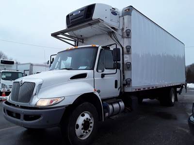International 4300 26 ft Refrigerated Truck - 250HP, 6 Speed Automatic, Liftgate