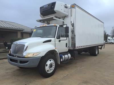 International 4300 26 ft Refrigerated Truck - 240HP, 6 Speed Automatic, Liftgate