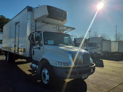 International 4300 26 ft Refrigerated Truck - 240HP, 6 Speed Automatic, Liftgate