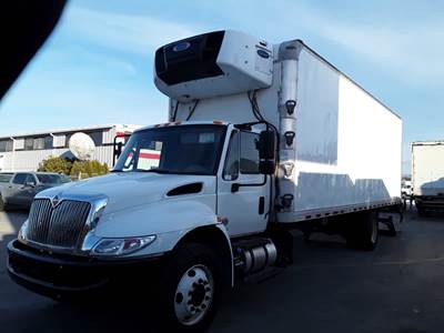 International 4300 26 ft Refrigerated Truck - 250HP, 6 Speed Automatic, Liftgate