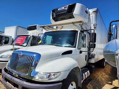 International 4300 26 ft Refrigerated Truck - 240HP, 6 Speed Automatic, Liftgate