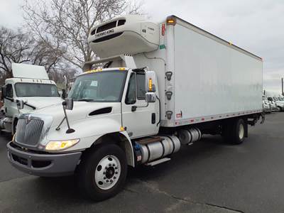 International 4300 26 ft Refrigerated Truck - 260HP, 6 Speed Automatic, Liftgate