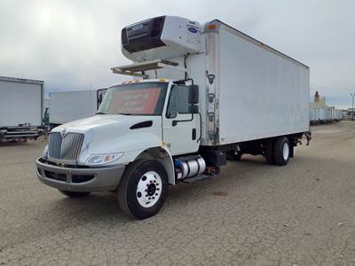 International 4300 26 ft Refrigerated Truck - 240HP, 6 Speed Automatic, Liftgate
