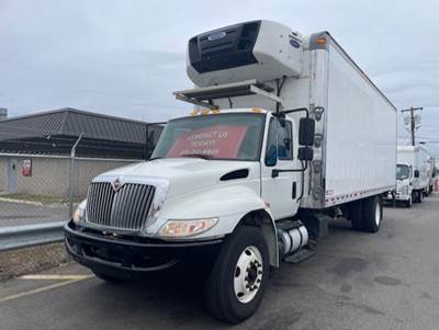 International 4300 26 ft Refrigerated Truck - 240HP, 6 Speed Automatic, Liftgate