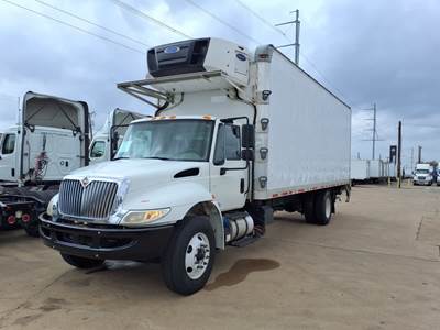 International 4300 26 ft Refrigerated Truck - 240HP, 6 Speed Automatic, Liftgate