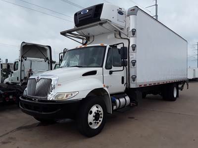 International 4300 26 ft Refrigerated Truck - 250HP, 6 Speed Automatic, Liftgate