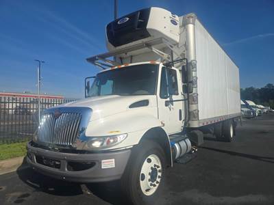 International 4300 26 ft Refrigerated Truck - 240HP, 6 Speed Automatic, Liftgate