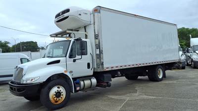 International 4300 26 ft Refrigerated Truck - 250HP, 6 Speed Automatic, Liftgate