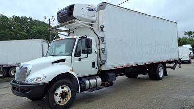 International 4300 26 ft Refrigerated Truck - 250HP, 6 Speed Automatic, Liftgate