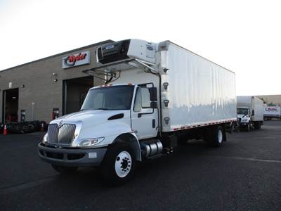 International 4300 26 ft Refrigerated Truck - 240HP, 6 Speed Automatic, Liftgate