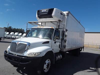 International 4300 26 ft Refrigerated Truck - 240HP, 6 Speed Automatic, Liftgate