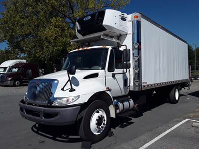 International 4300 24 ft Refrigerated Truck - 260HP, 6 Speed Automatic, Liftgate