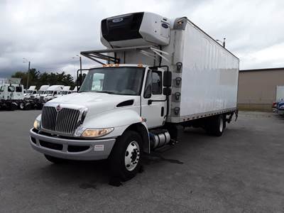 International 4300 26 ft Refrigerated Truck - 240HP, 6 Speed Automatic, Liftgate