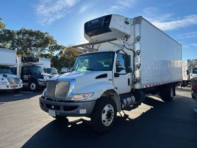 International 4300 26 ft Refrigerated Truck - 240HP, 6 Speed Automatic, Liftgate