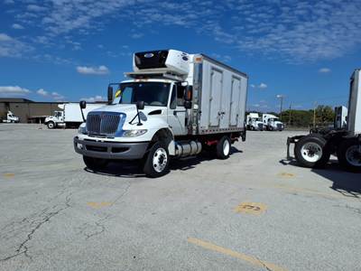 International 4300 16 ft Refrigerated Truck - 250HP, 6 Speed Automatic, Liftgate