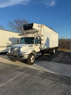 International 4300 SBA 26 ft Refrigerated Truck - 250HP, 6 Speed Automatic, Liftgate