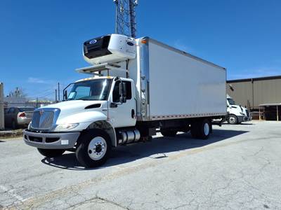 International COF-9670 26 ft Refrigerated Truck - 240HP, 6 Speed Automatic, Liftgate