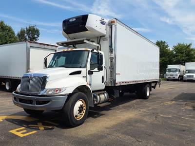 International MV-607 SBA 26 ft Refrigerated Truck - 240HP, 6 Speed Automatic, Liftgate