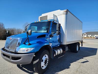 International MV607 16 ft Refrigerated Truck - 6 Speed Automatic, Liftgate