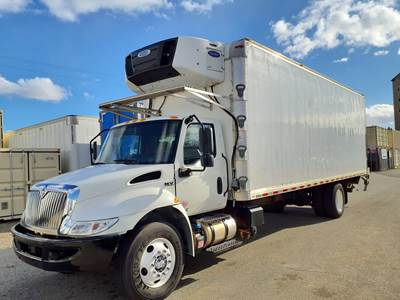 International MV607 26 ft Refrigerated Truck - 6 Speed Automatic, Liftgate
