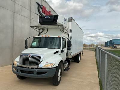 International MV607 26 ft Refrigerated Truck - 240HP, 6 Speed Automatic, Liftgate