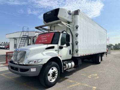 International MV607 26 ft Refrigerated Truck - 240HP, 6 Speed Automatic, Liftgate
