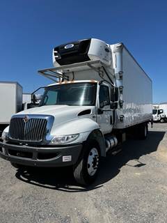 International MV607 26 ft Refrigerated Truck - 240HP, 6 Speed Automatic, Liftgate