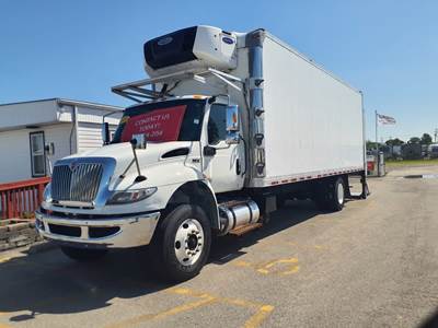International MV607 26 ft Refrigerated Truck - 240HP, 6 Speed Automatic, Liftgate