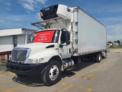 International MV607 26 ft Refrigerated Truck - 240HP, 6 Speed Automatic, Liftgate