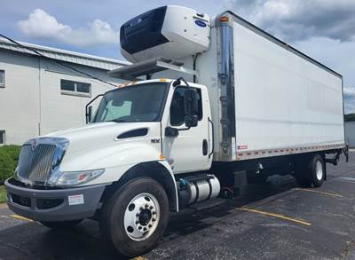 International MV607 26 ft Refrigerated Truck - 280HP, 6 Speed Automatic, Liftgate