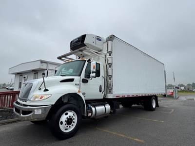 International MV607 26 ft Refrigerated Truck - 240HP, 6 Speed Automatic, Liftgate