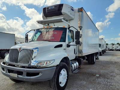 International MV607 26 ft Refrigerated Truck - 280HP, 6 Speed Automatic, Liftgate