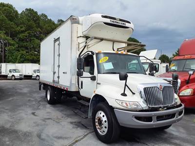 International MV607 20 ft Refrigerated Truck - 240HP, 6 Speed Automatic, Liftgate