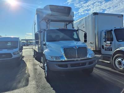 International MV607 26 ft Refrigerated Truck - 240HP, 6 Speed Automatic, Liftgate