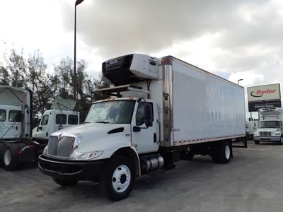 International MV607 26 ft Refrigerated Truck - 325HP, 6 Speed Automatic