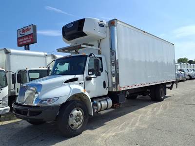International MV607 26 ft Refrigerated Truck - 240HP, 6 Speed Automatic, Liftgate