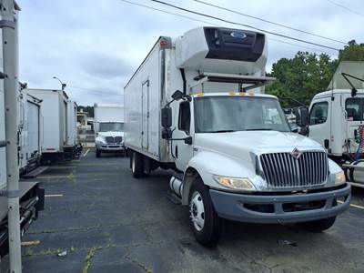 International MV607 26 ft Refrigerated Truck - 240HP, 6 Speed Automatic, Liftgate