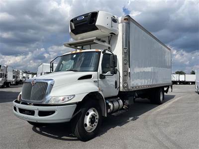 International MV607 26 ft Refrigerated Truck - 240HP, 6 Speed Automatic, Liftgate