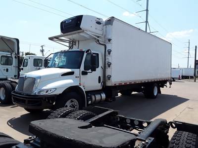 International MV607 26 ft Refrigerated Truck - 240HP, 6 Speed Automatic, Liftgate