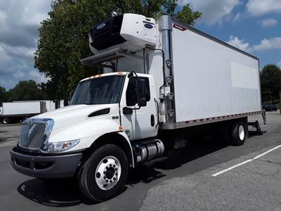 International MV607 26 ft Refrigerated Truck - 240HP, 6 Speed Automatic, Liftgate